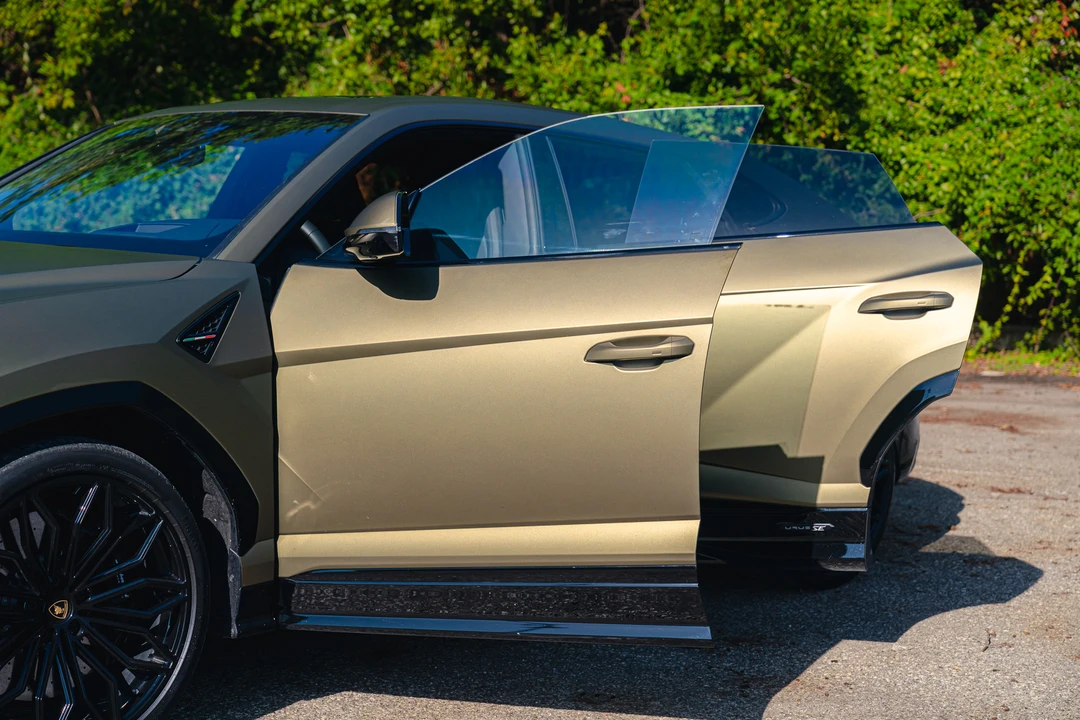 2025 Lamborghini Urus SE - Image 26 of 31