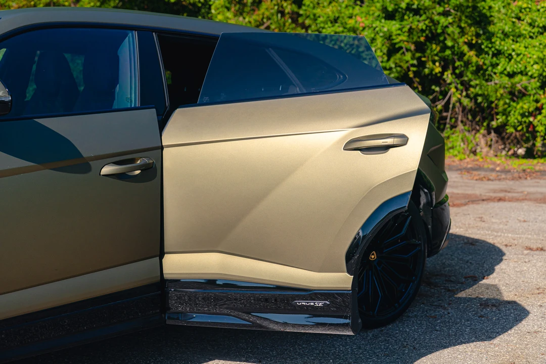 2025 Lamborghini Urus SE - Image 27 of 31