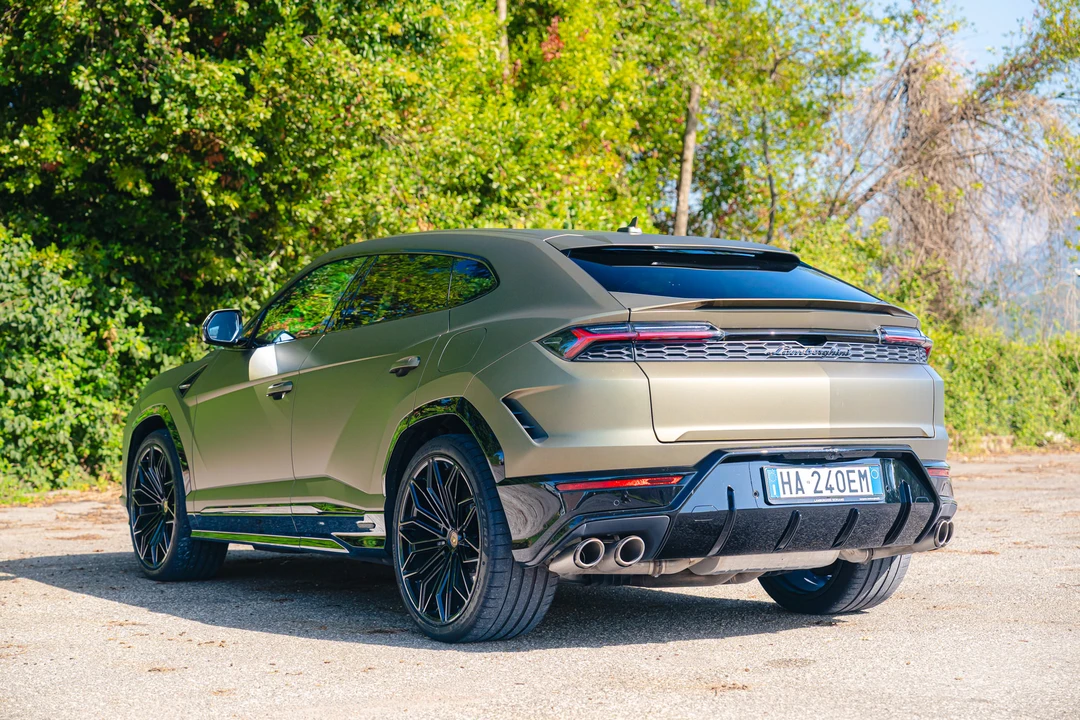2025 Lamborghini Urus SE - Image 5 of 31
