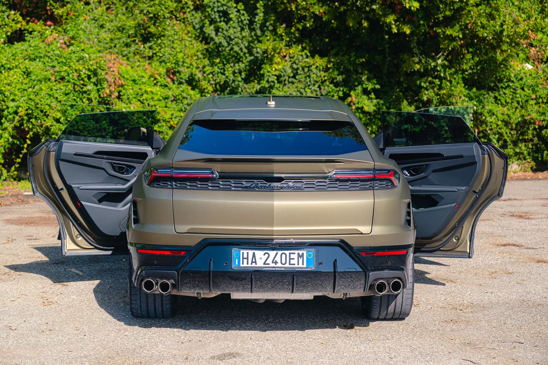 2025 Lamborghini Urus SE - Image 19 of 31