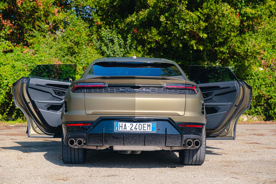 2025 Lamborghini Urus SE - Image 18 of 31