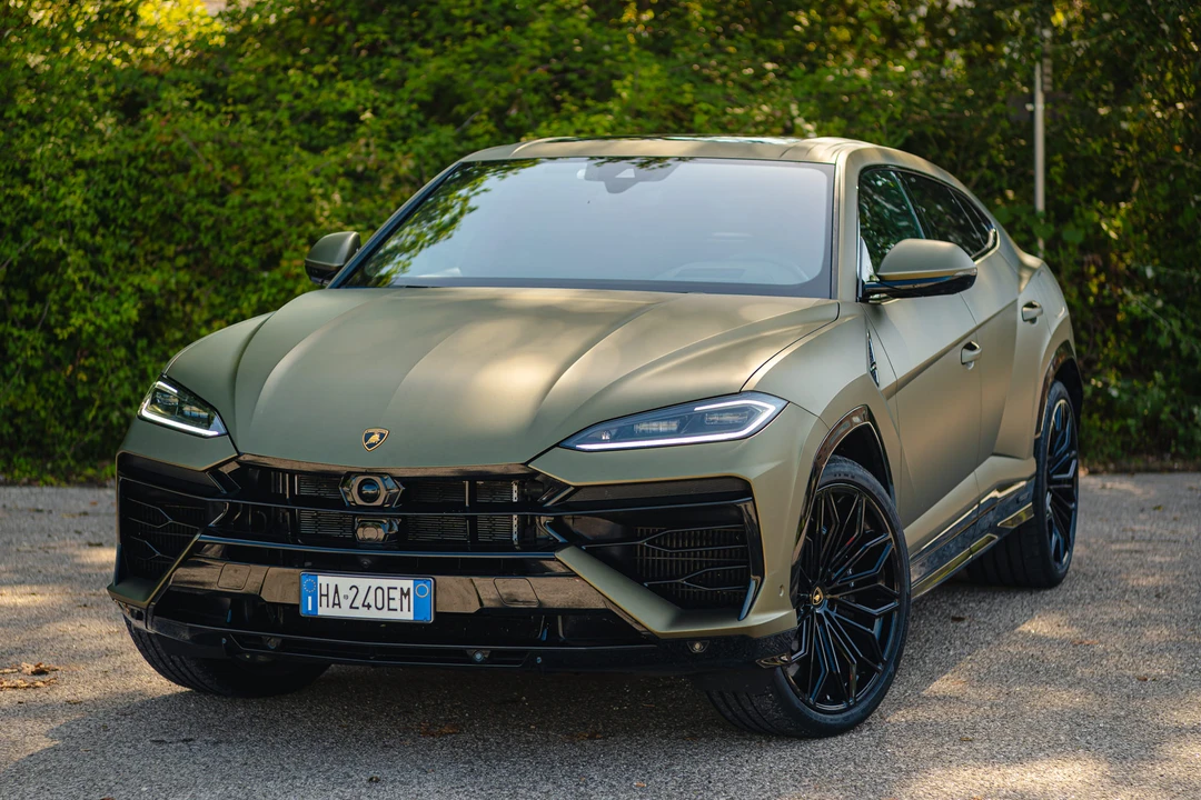2025 Lamborghini Urus SE - Image 29 of 31