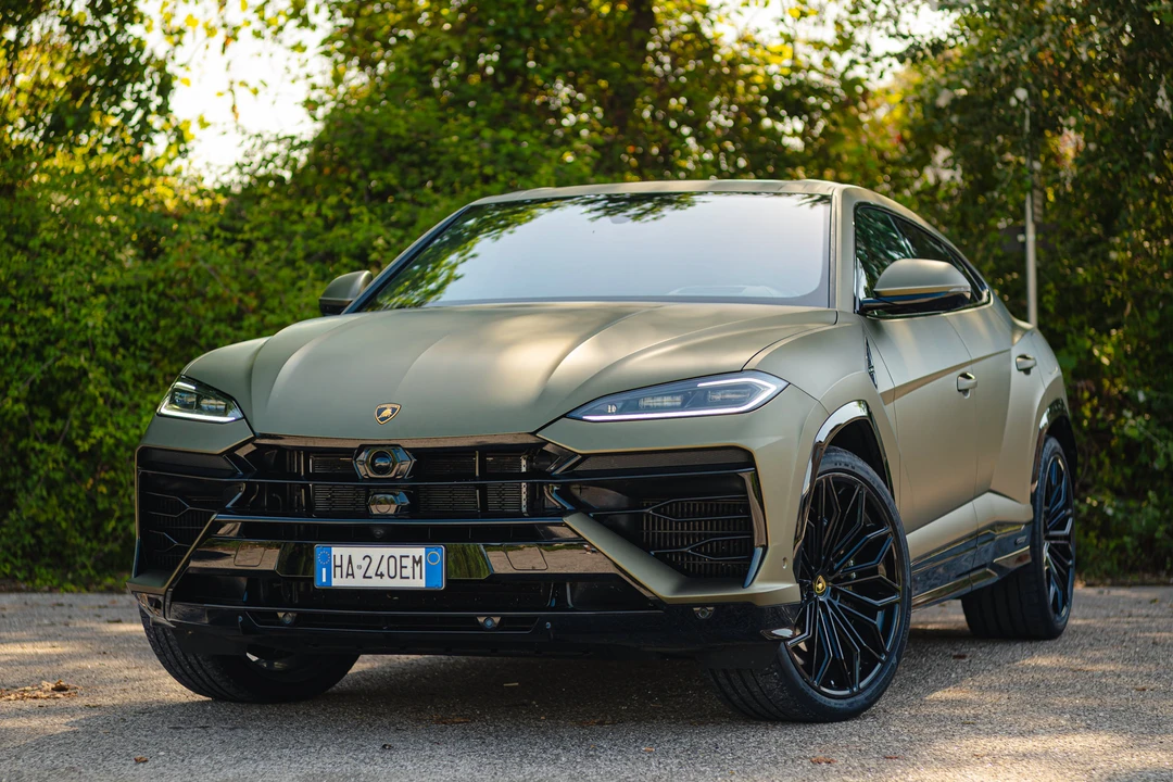 2025 Lamborghini Urus SE - Image 30 of 31