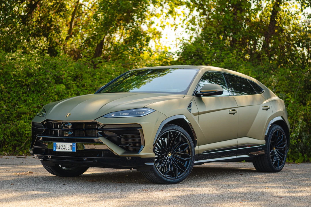 2025 Lamborghini Urus SE - Image 28 of 31