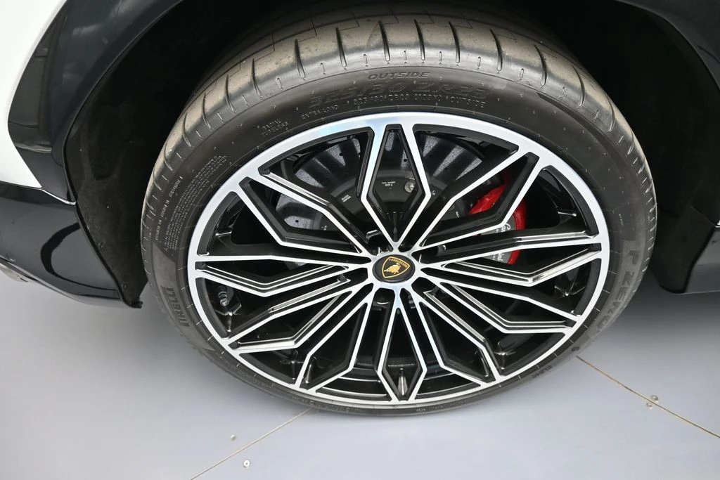 2025 Lamborghini Urus SE - Image 12 of 31