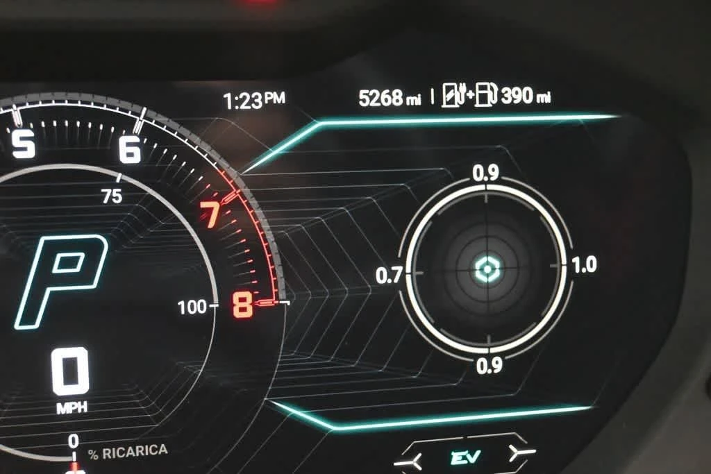 2025 Lamborghini Urus SE - Image 18 of 31