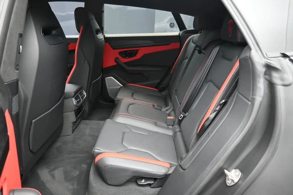 2025 Lamborghini Urus SE - Image 28 of 31