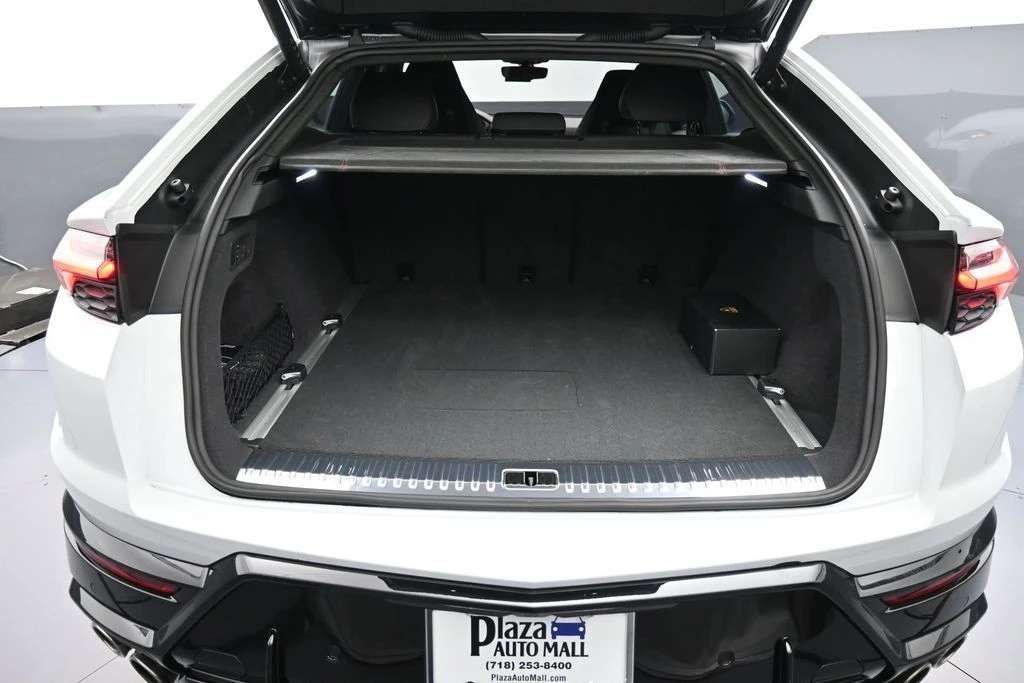 2025 Lamborghini Urus SE - Image 29 of 31