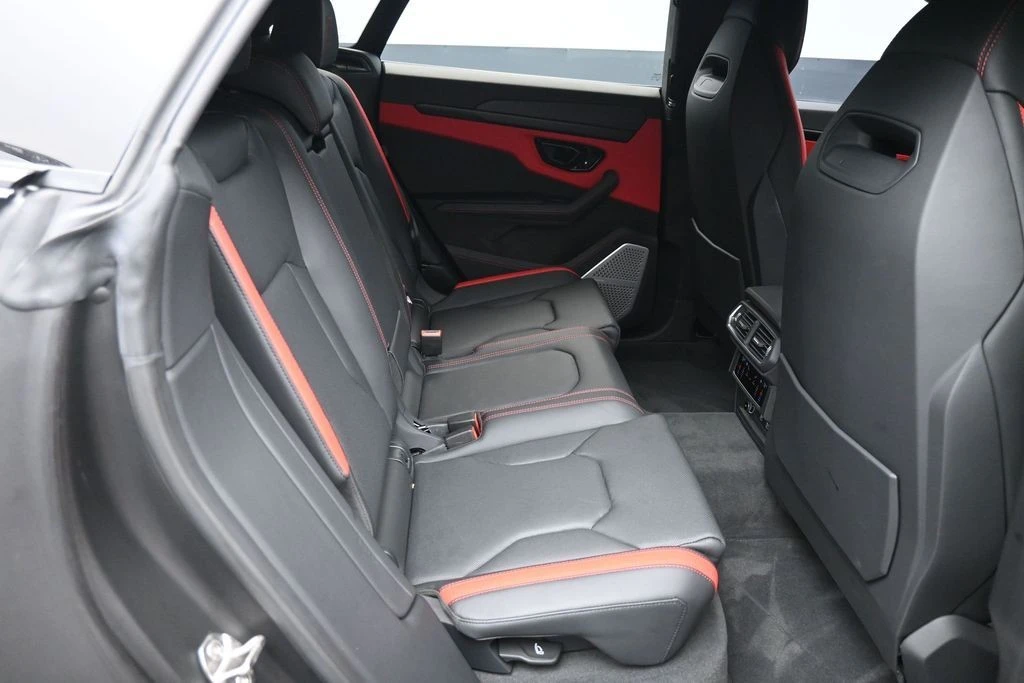 2025 Lamborghini Urus SE - Image 29 of 31