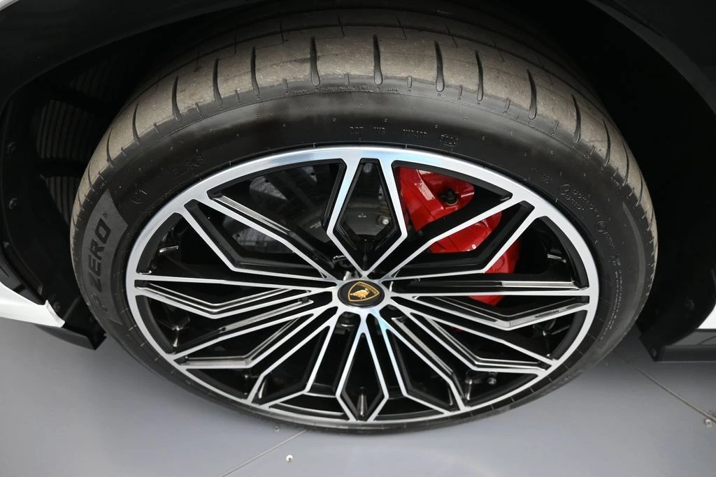 2025 Lamborghini Urus SE - Image 14 of 31