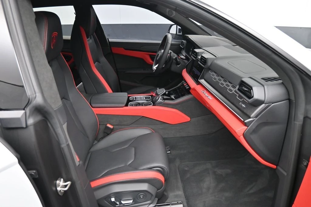 2025 Lamborghini Urus SE - Image 30 of 31