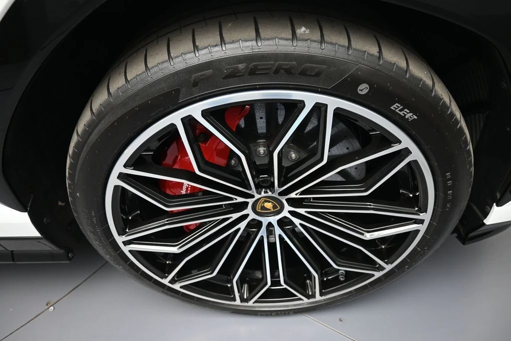 2025 Lamborghini Urus SE - Image 13 of 31
