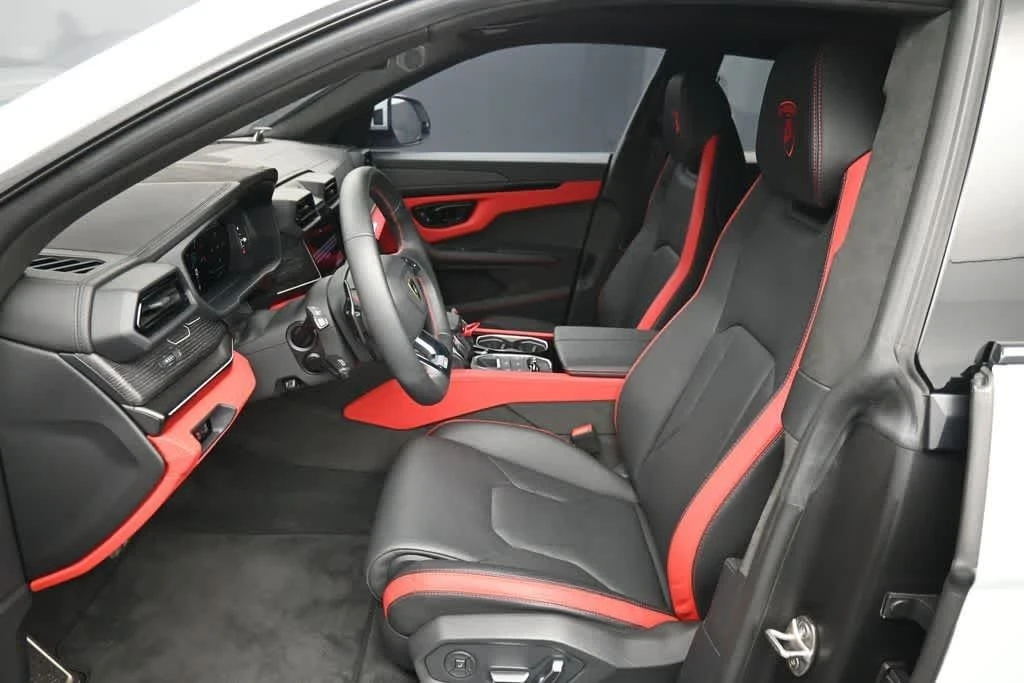 2025 Lamborghini Urus SE - Image 25 of 31