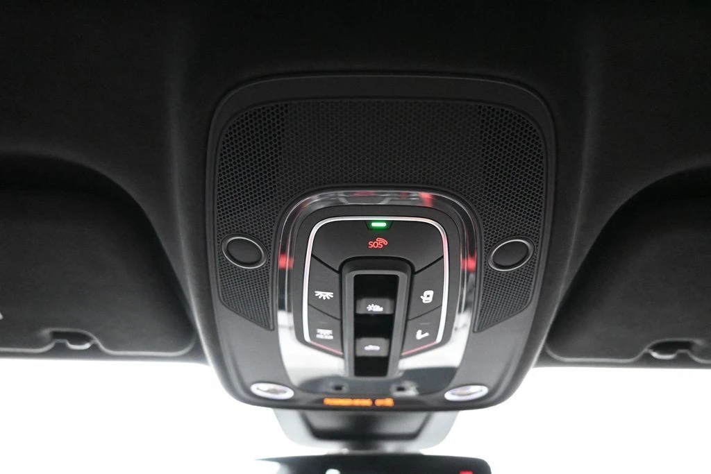 2025 Lamborghini Urus SE - Image 23 of 31