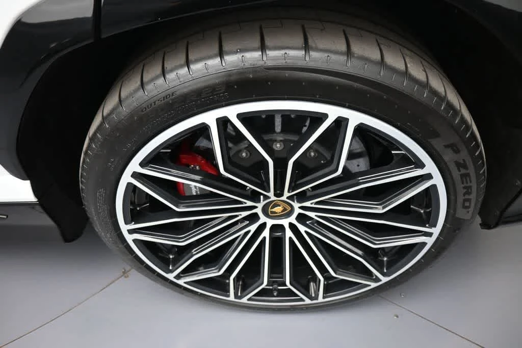 2025 Lamborghini Urus SE - Image 17 of 31