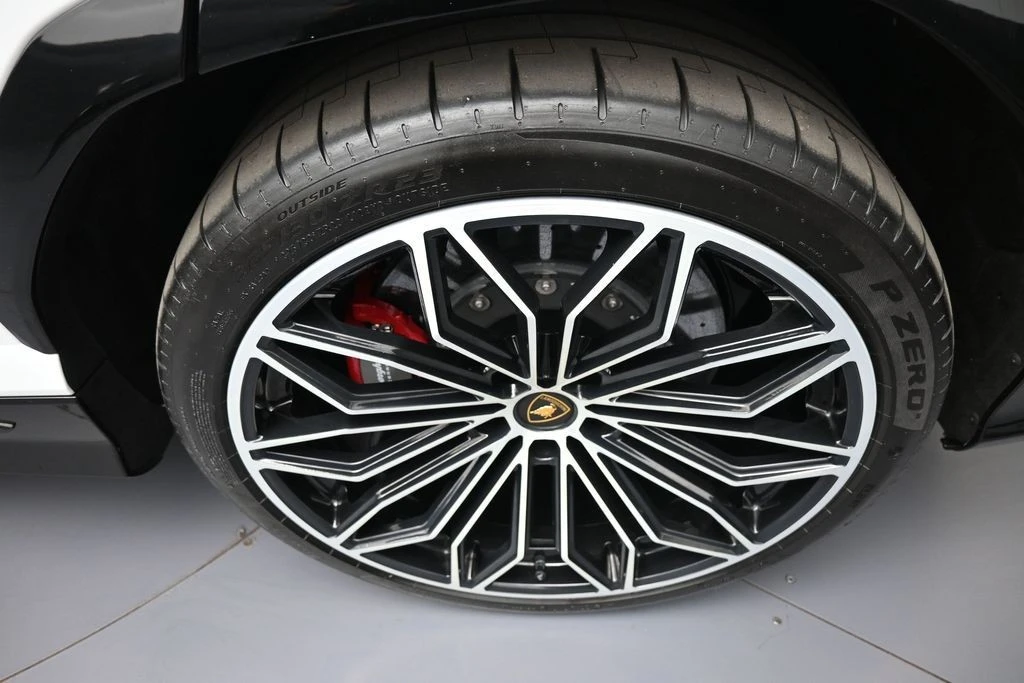 2025 Lamborghini Urus SE - Image 17 of 31
