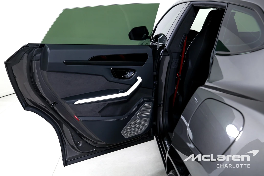 2025 Lamborghini Urus SE - Image 17 of 21