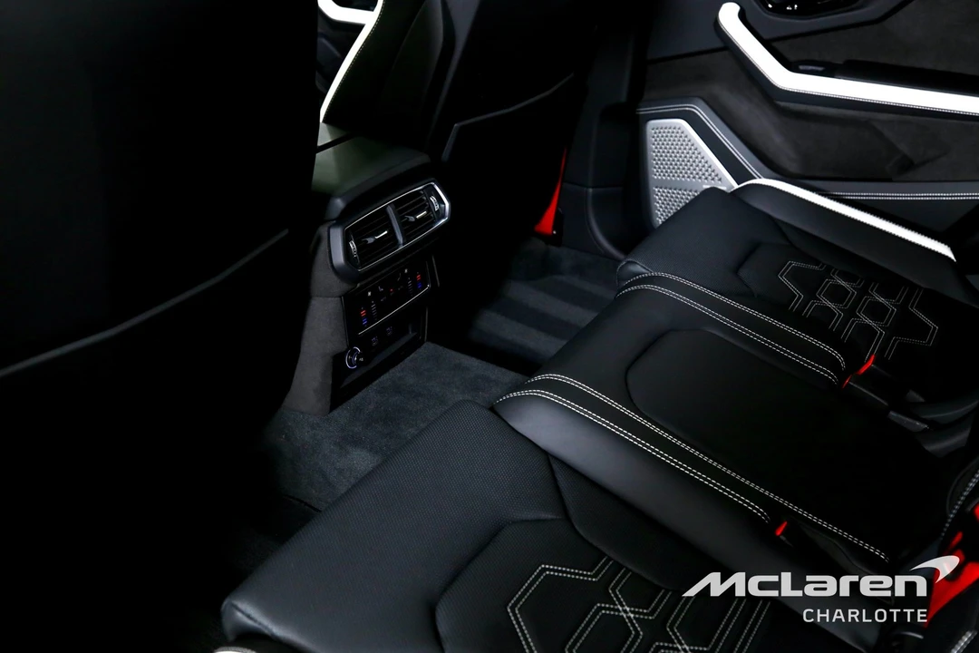 2025 Lamborghini Urus SE - Image 19 of 21