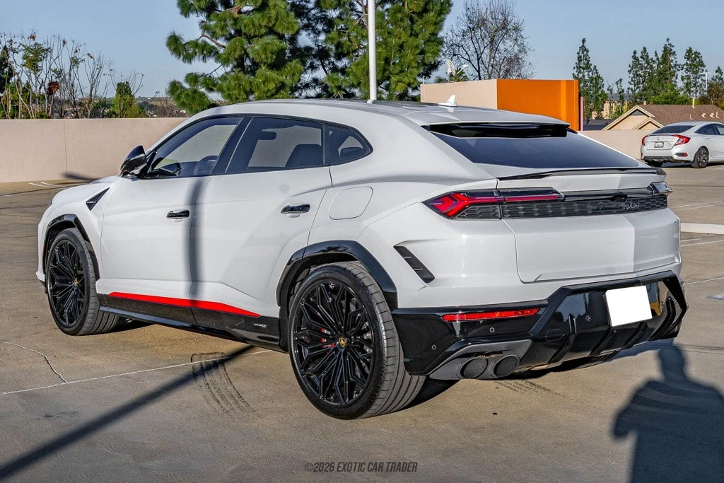 2025 Lamborghini Urus SE - Image 6 of 12