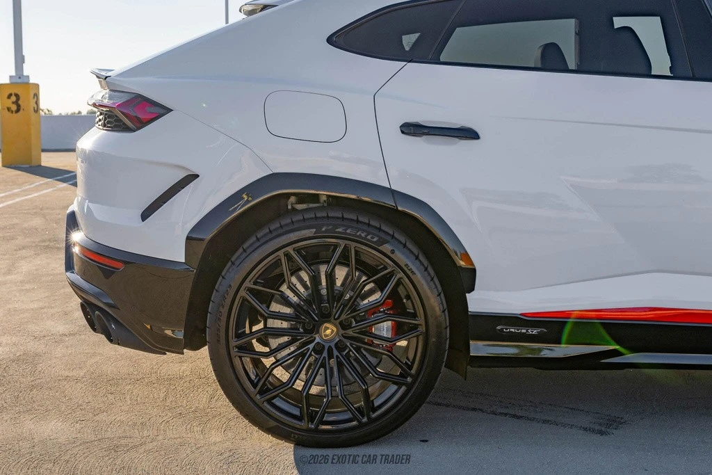 2025 Lamborghini Urus SE - Image 10 of 12