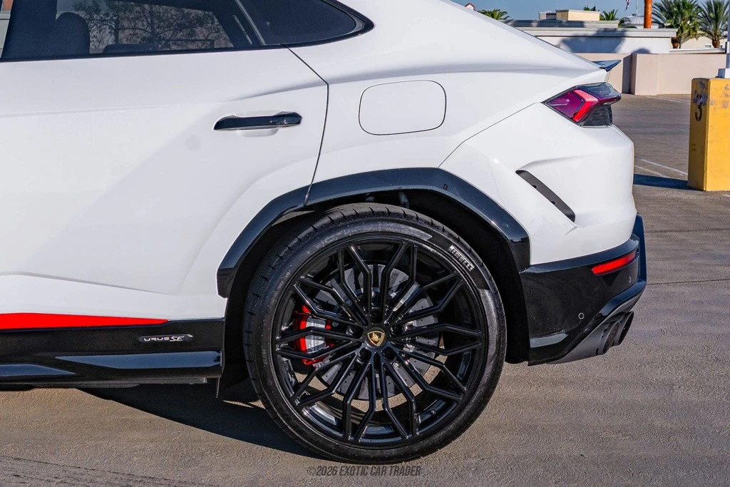 2025 Lamborghini Urus SE - Image 5 of 12