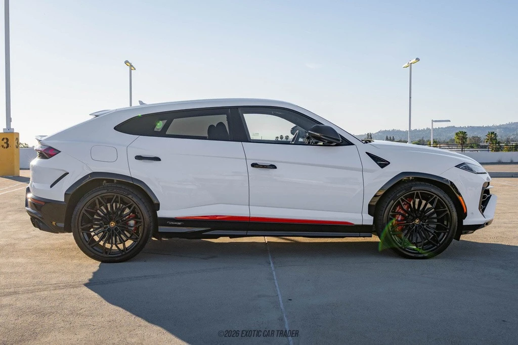 2025 Lamborghini Urus SE - Image 9 of 12