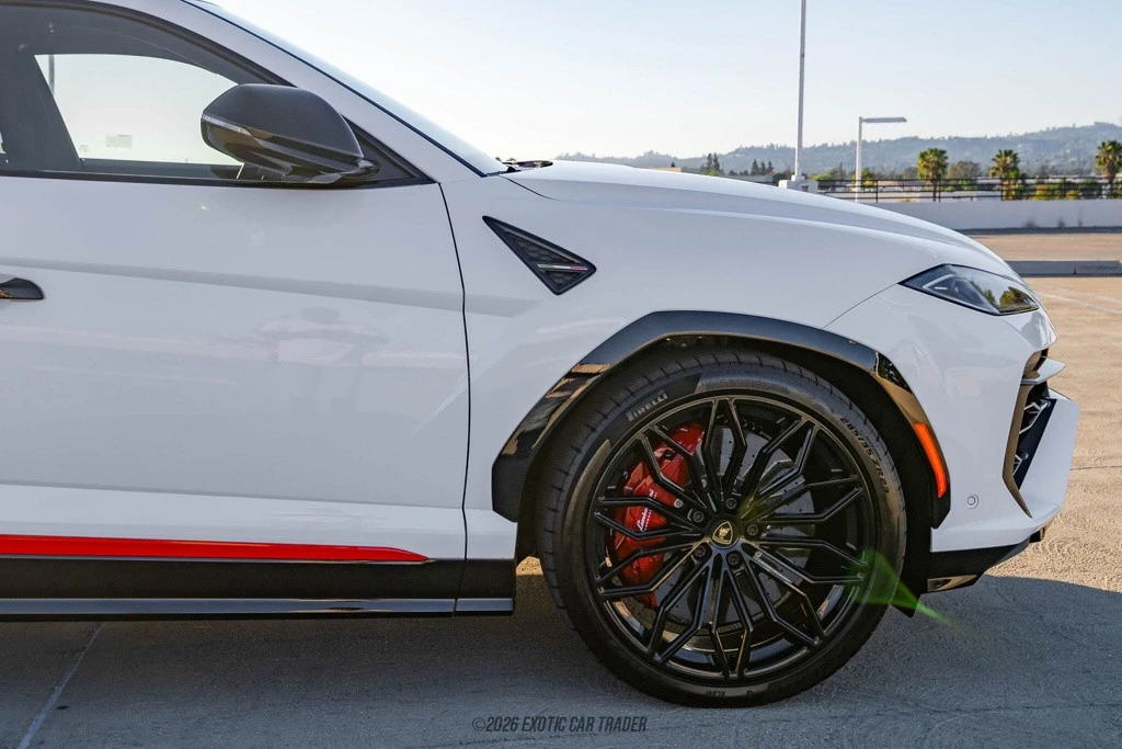 2025 Lamborghini Urus SE - Image 11 of 12