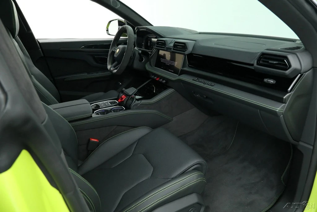 2025 Lamborghini Urus SE - Image 15 of 21