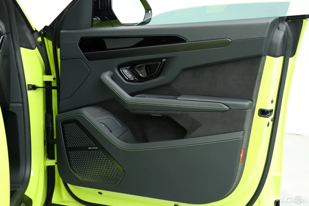 2025 Lamborghini Urus SE - Image 14 of 21