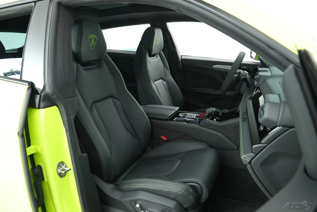 2025 Lamborghini Urus SE - Image 17 of 21