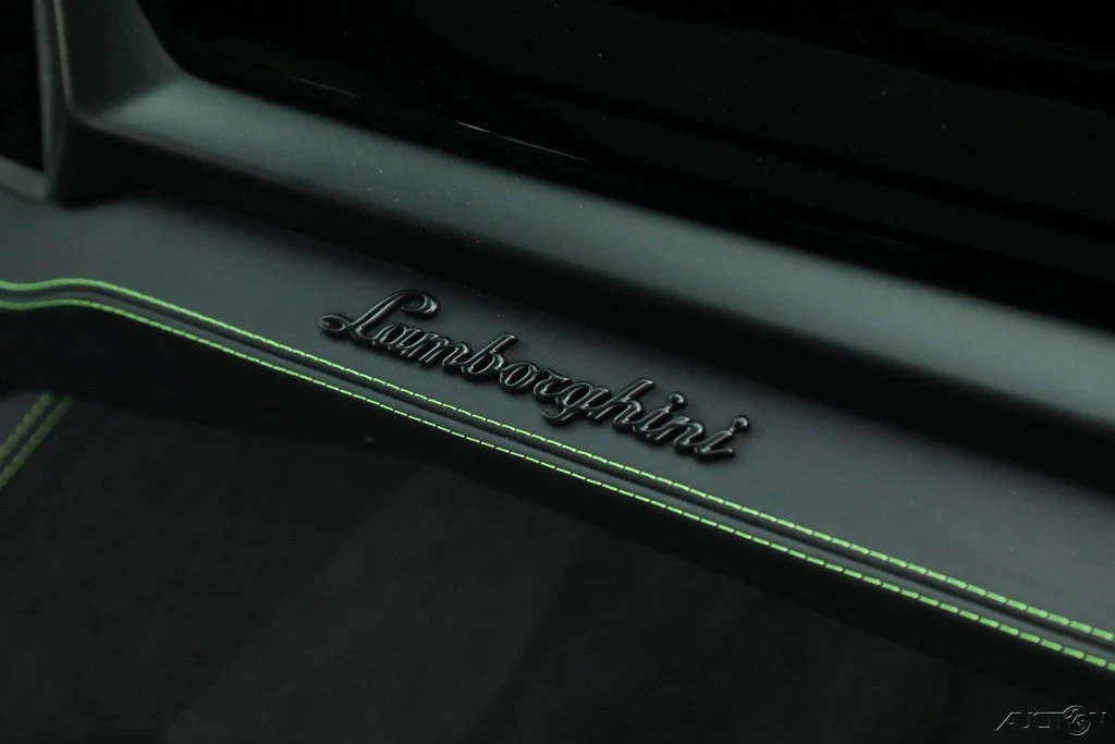 2025 Lamborghini Urus SE - Image 16 of 21