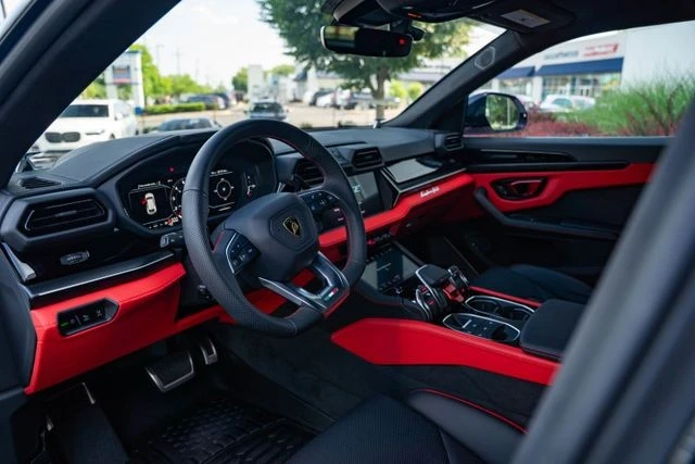 2025 Lamborghini Urus SE - Image 19 of 31