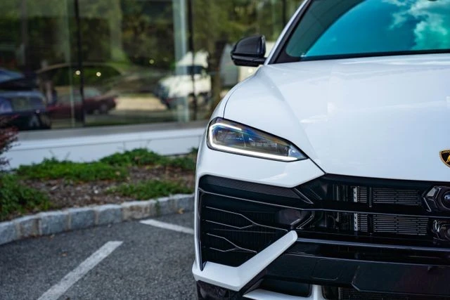2025 Lamborghini Urus SE - Image 4 of 31