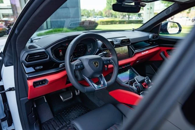 2025 Lamborghini Urus SE - Image 17 of 31