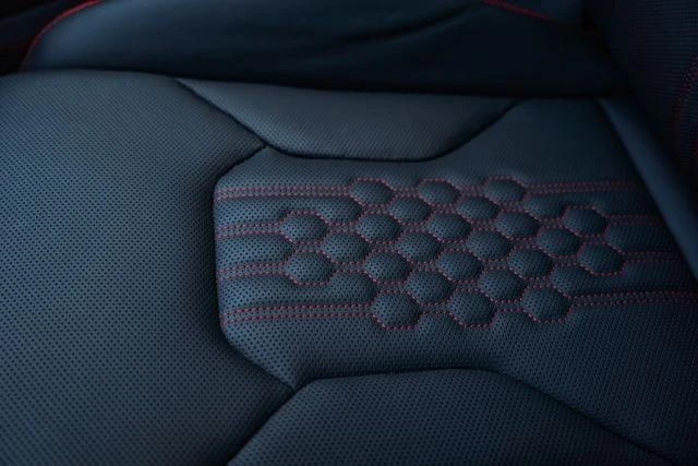2025 Lamborghini Urus SE - Image 22 of 31