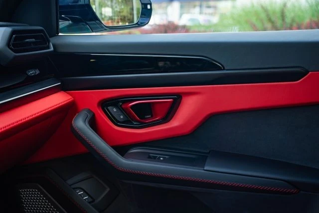 2025 Lamborghini Urus SE - Image 21 of 31