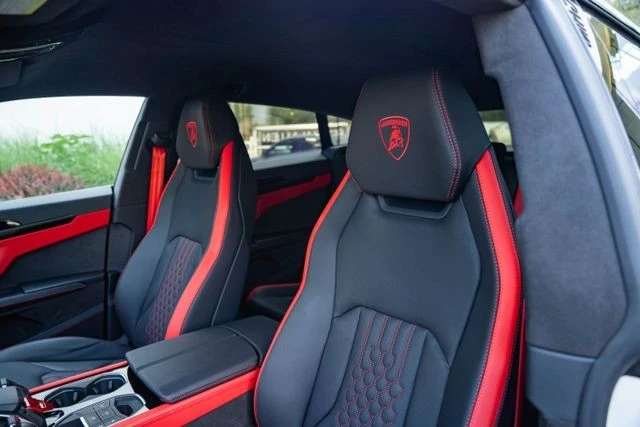 2025 Lamborghini Urus SE - Image 18 of 31
