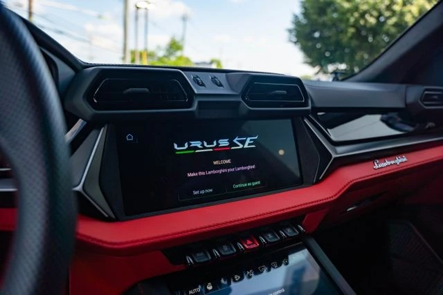 2025 Lamborghini Urus SE - Image 20 of 31