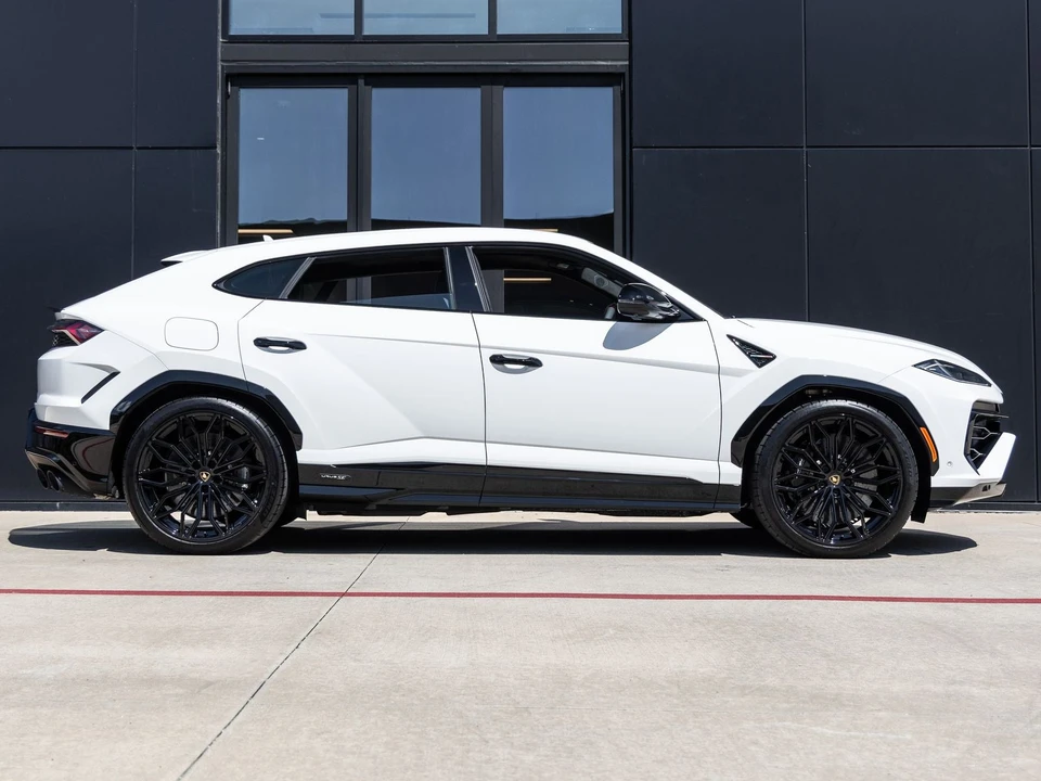 2025 Lamborghini Urus SE - Image 10 of 31