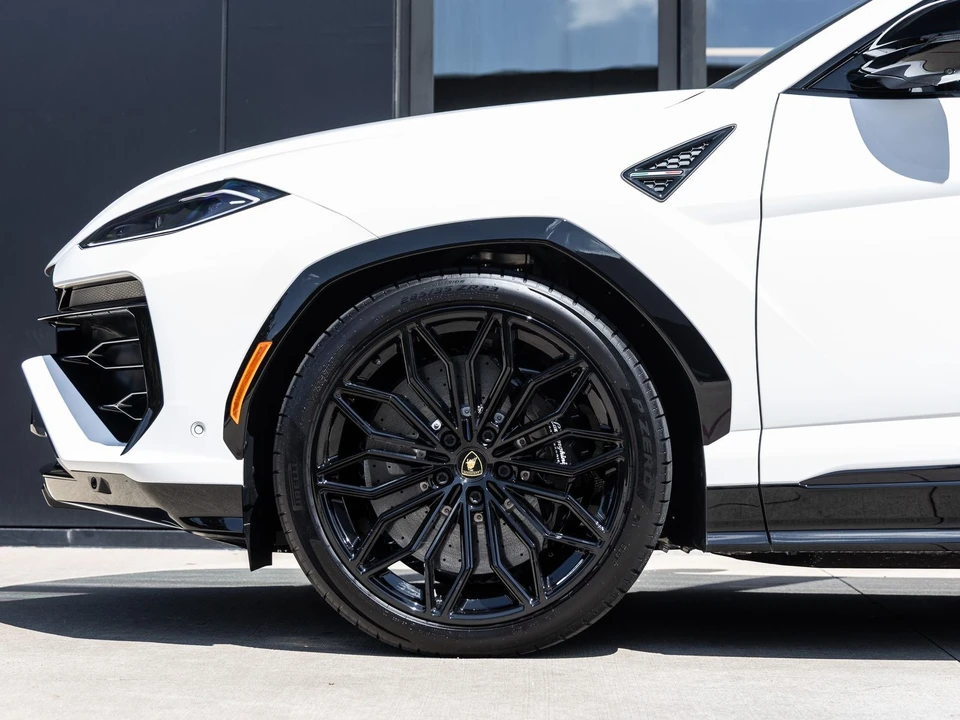 2025 Lamborghini Urus SE - Image 11 of 31