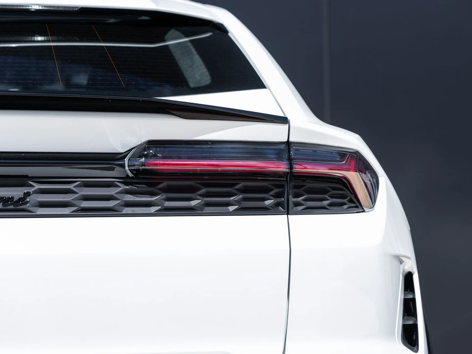 2025 Lamborghini Urus SE - Image 12 of 31