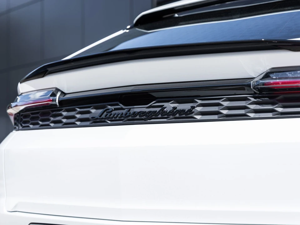 2025 Lamborghini Urus SE - Image 13 of 31