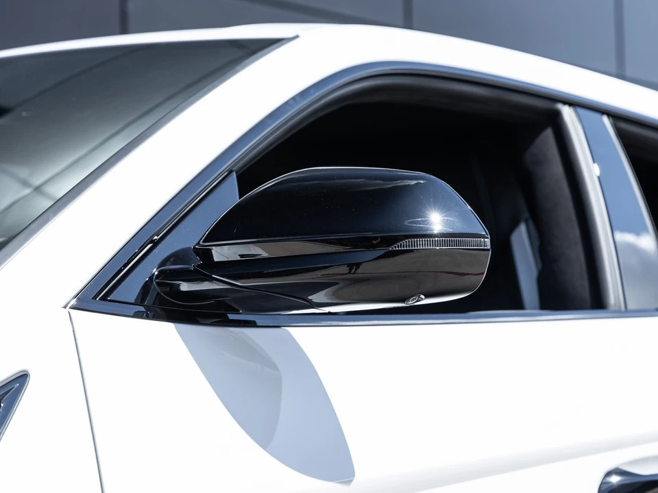 2025 Lamborghini Urus SE - Image 15 of 31
