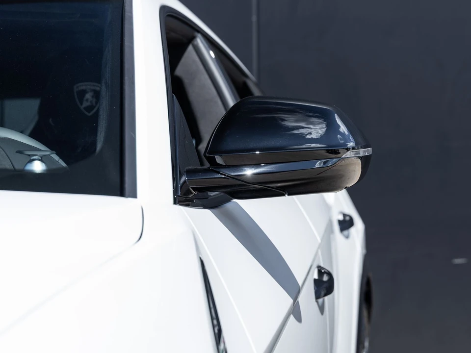 2025 Lamborghini Urus SE - Image 19 of 31