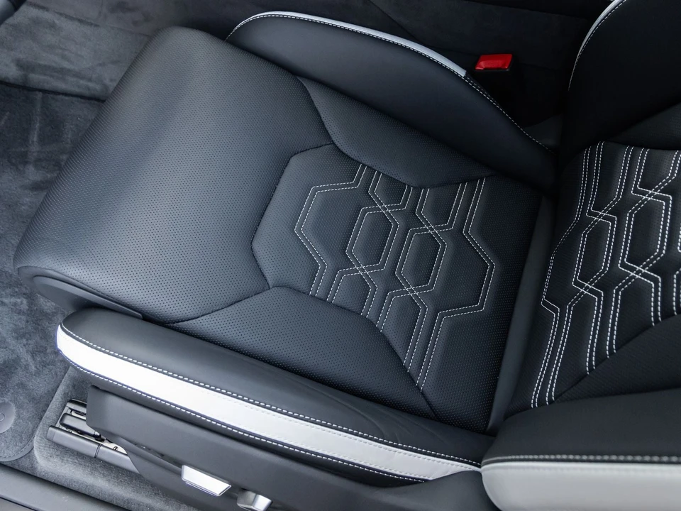 2025 Lamborghini Urus SE - Image 27 of 31