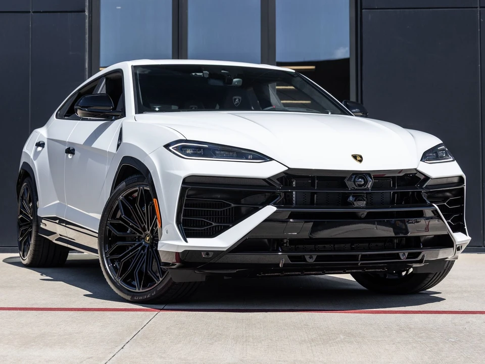 2025 Lamborghini Urus SE - Image 2 of 31