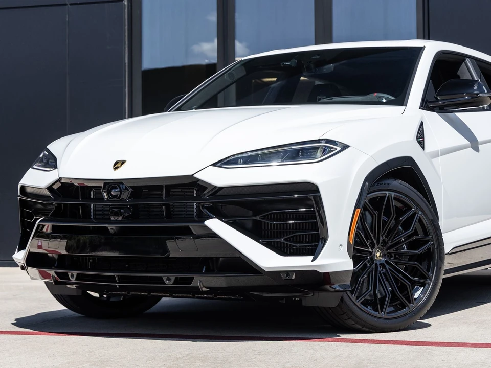 2025 Lamborghini Urus SE - Image 3 of 31