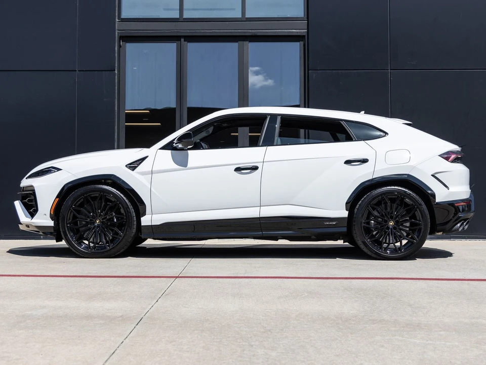 2025 Lamborghini Urus SE - Image 9 of 31