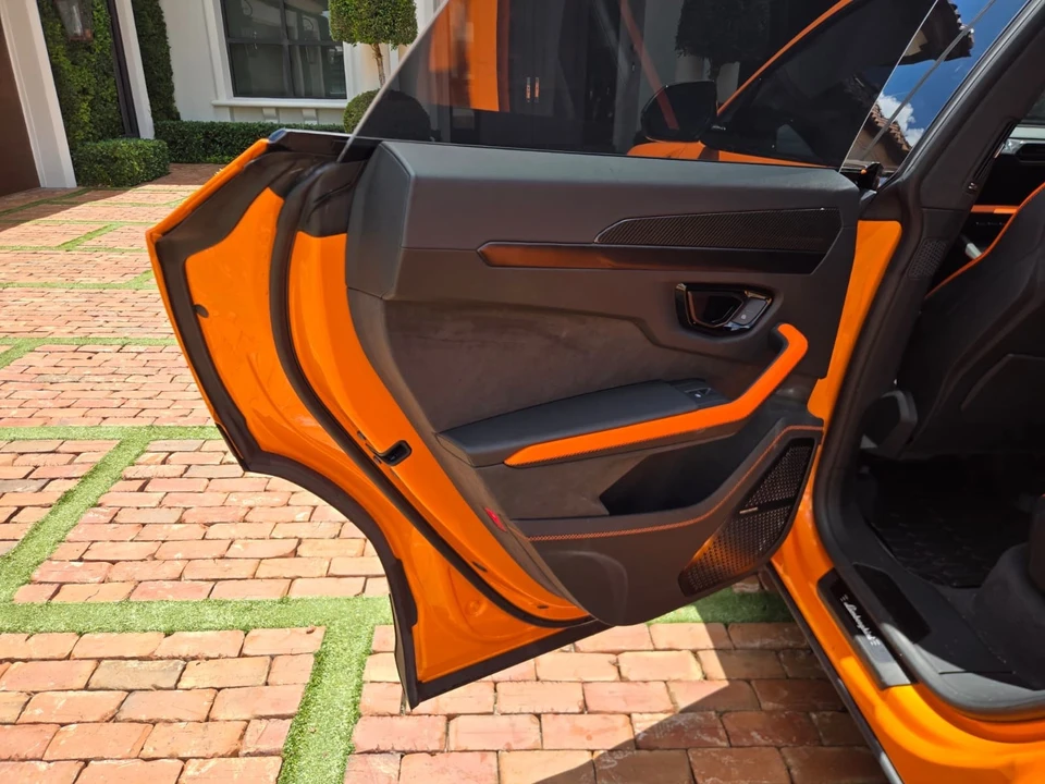 2025 Lamborghini Urus SE - Image 21 of 31