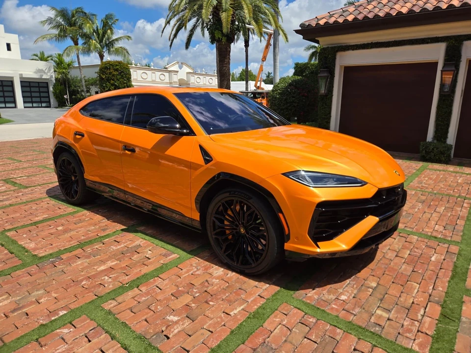 2025 Lamborghini Urus SE - Image 6 of 31